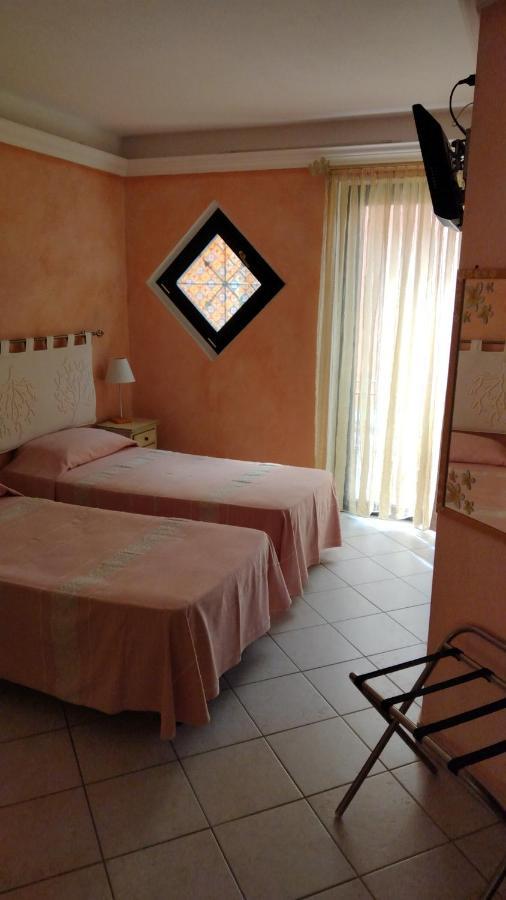 B&B Le Farfalle Palau Exterior photo